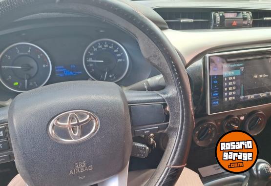 Camionetas - Toyota Hilux 2017 Diesel 156000Km - En Venta