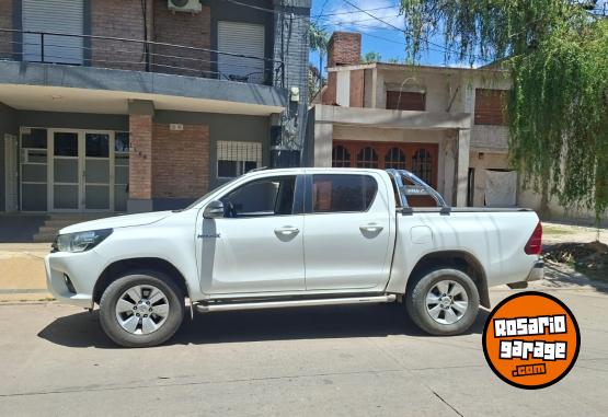 Camionetas - Toyota Hilux 2017 Diesel 156000Km - En Venta