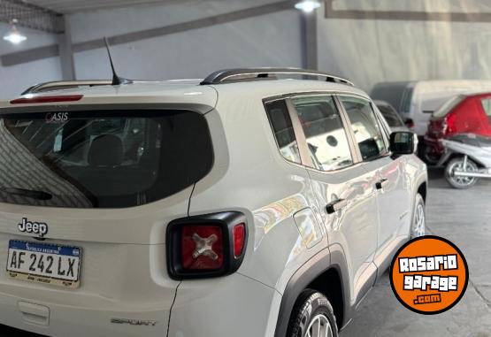Camionetas - Jeep RENEGADE SPORT 1.8 2022 Nafta 46000Km - En Venta