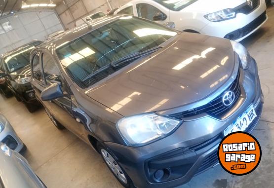 Autos - Toyota Etios 2022 Nafta 125000Km - En Venta