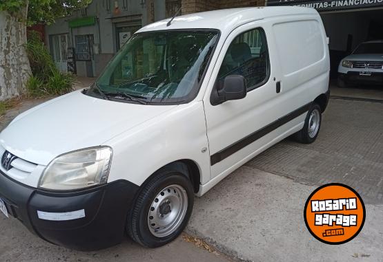 Utilitarios - Peugeot Partner Kangoo 2018 Nafta 108000Km - En Venta
