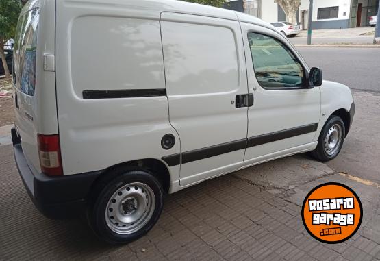 Utilitarios - Peugeot Partner Kangoo 2018 Nafta 108000Km - En Venta