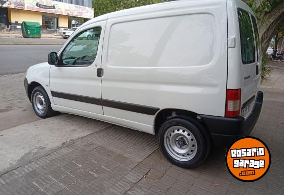 Utilitarios - Peugeot Partner Kangoo 2018 Nafta 108000Km - En Venta