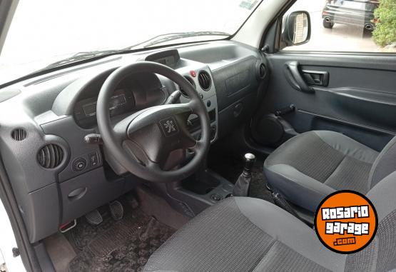 Utilitarios - Peugeot Partner Kangoo 2018 Nafta 108000Km - En Venta