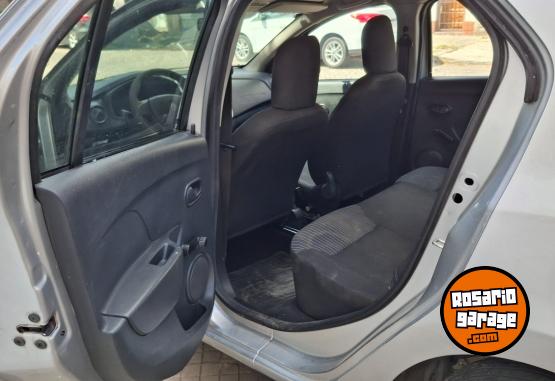 Autos - Renault Logan 2014 GNC 174000Km - En Venta