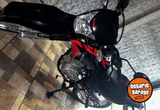 Motos - Honda 2022 2025 Nafta 3500Km - En Venta