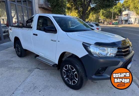 Camionetas - Toyota Hilux cabina simple 2016 Diesel 160000Km - En Venta