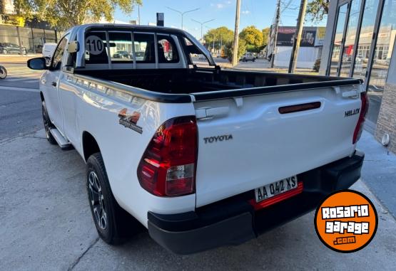 Camionetas - Toyota Hilux cabina simple 2016 Diesel 160000Km - En Venta