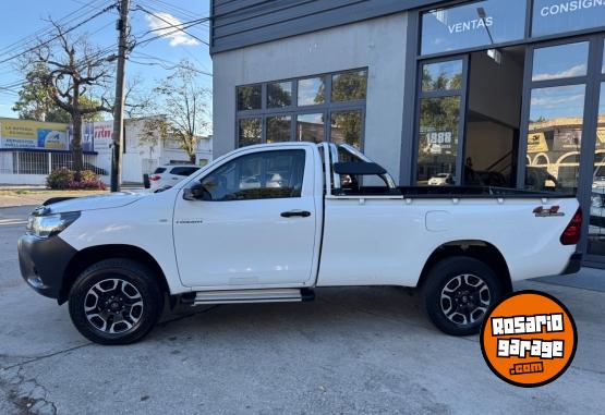 Camionetas - Toyota Hilux cabina simple 2016 Diesel 160000Km - En Venta