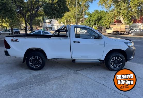 Camionetas - Toyota Hilux cabina simple 2016 Diesel 160000Km - En Venta