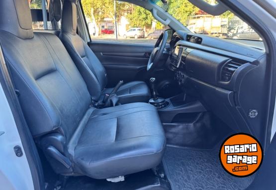 Camionetas - Toyota Hilux cabina simple 2016 Diesel 160000Km - En Venta