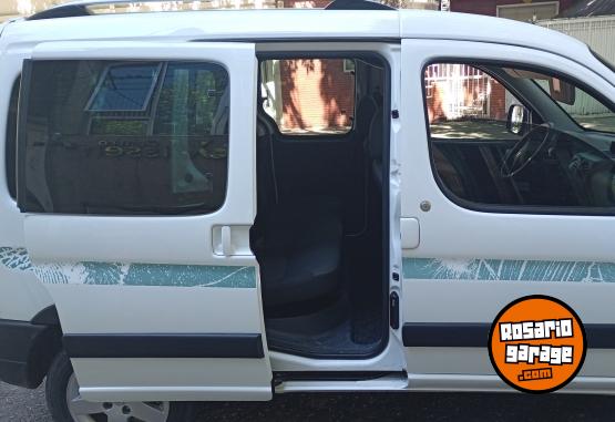 Utilitarios - Peugeot Partner 2018 GNC 106000Km - En Venta