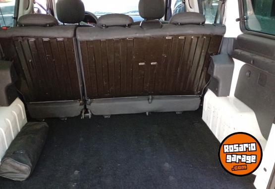 Utilitarios - Peugeot Partner 2018 GNC 106000Km - En Venta