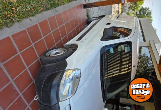 Utilitarios - Peugeot Parnert furgón 1.6 hdi 2015 Diesel 175000Km - En Venta