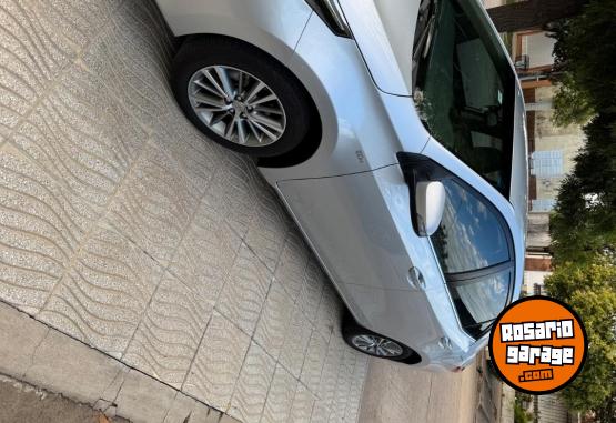 Autos - Toyota Corolla Seg 2017 Nafta 110000Km - En Venta