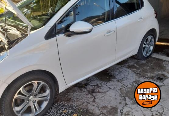 Autos - Peugeot 208 feline 2014 Nafta 106000Km - En Venta