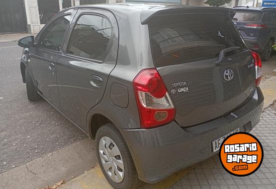 Autos - Toyota Etios 2022 Nafta 111111Km - En Venta