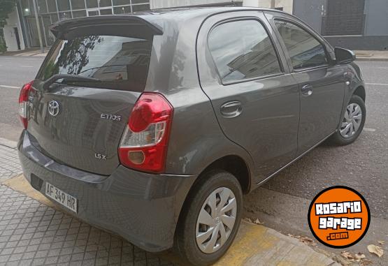 Autos - Toyota Etios 2022 Nafta 111111Km - En Venta