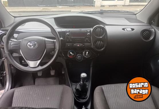 Autos - Toyota Etios 2022 Nafta 111111Km - En Venta