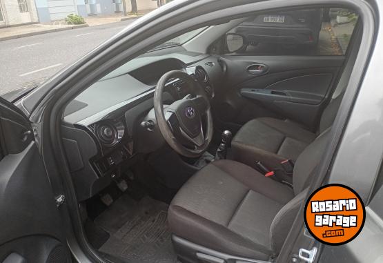Autos - Toyota Etios 2022 Nafta 111111Km - En Venta