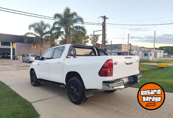 Camionetas - Toyota Hilux DC SRV 3.0 TDI 4x2 2018 Diesel 237700Km - En Venta