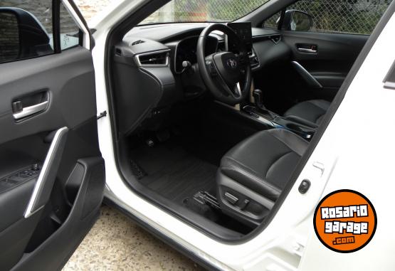 Autos - Toyota Corolla Cross SEG Hibr. 2022 Electrico / Hibrido 59000Km - En Venta
