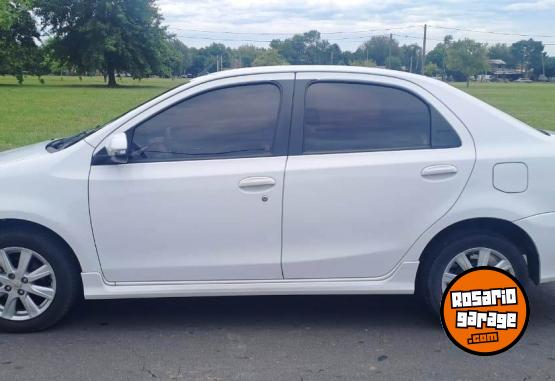 Autos - Toyota ETIOS XLS 2017 Nafta 167000Km - En Venta