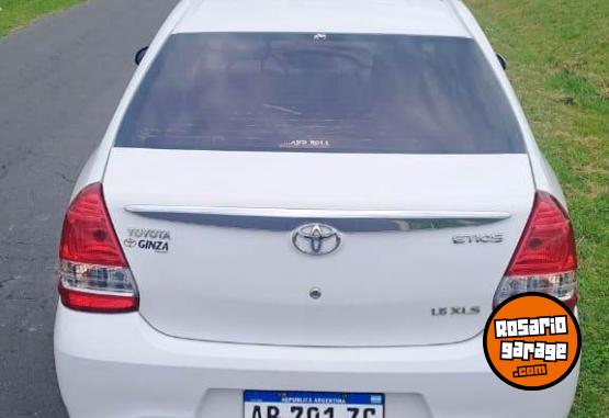Autos - Toyota ETIOS XLS 2017 Nafta 167000Km - En Venta