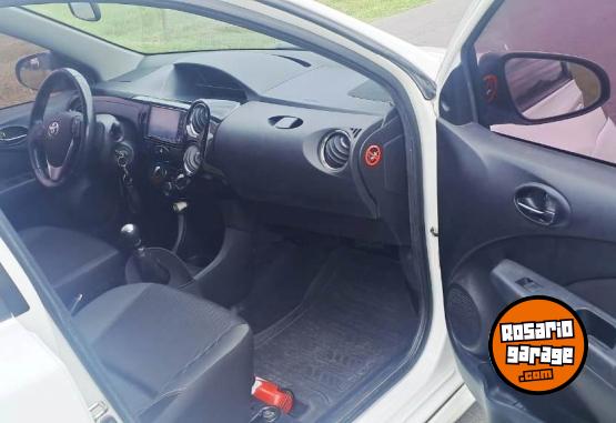 Autos - Toyota ETIOS XLS 2017 Nafta 167000Km - En Venta