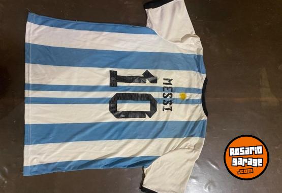 Indumentaria - Camiseta firmada x messi y scaloni - En Venta