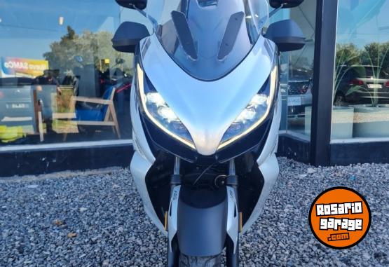 Motos - Zontes Scooter 350 E 2025 Nafta 1600Km - En Venta