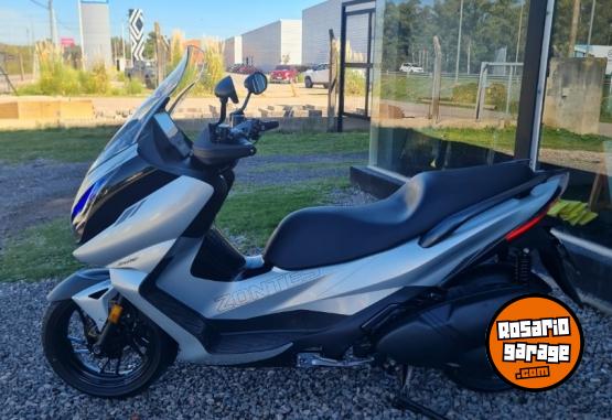 Motos - Zontes Scooter 350 E 2025 Nafta 1600Km - En Venta