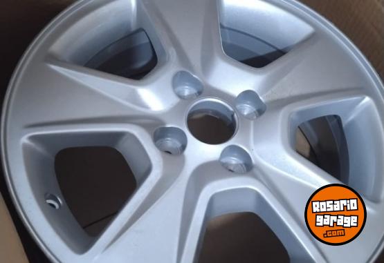 Accesorios para Autos - Llantas 15" RENAULT LOGAN  SIN USO - En Venta