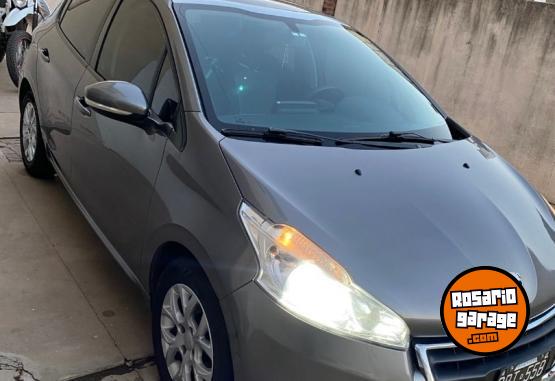 Autos - Peugeot 208 allure touchcreen 2015 Nafta 139500Km - En Venta