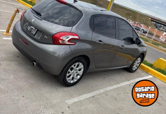 Autos - Peugeot 208 allure touchcreen 2015 Nafta 139500Km - En Venta