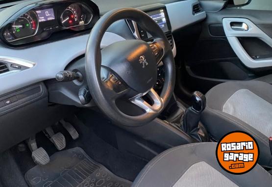 Autos - Peugeot 208 allure touchcreen 2015 Nafta 139500Km - En Venta