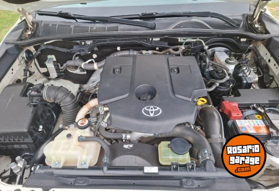 Camionetas - Toyota Hilux SR 4x4 2019 Diesel 295000Km - En Venta