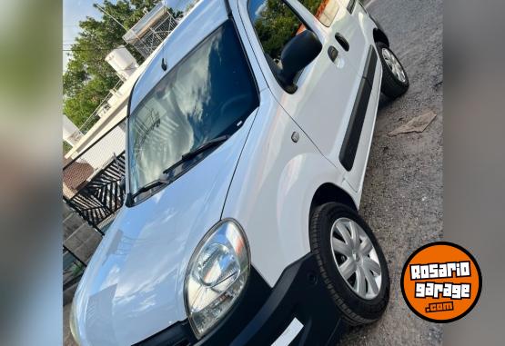 Utilitarios - Renault Kangoo 2015 Nafta 270000Km - En Venta