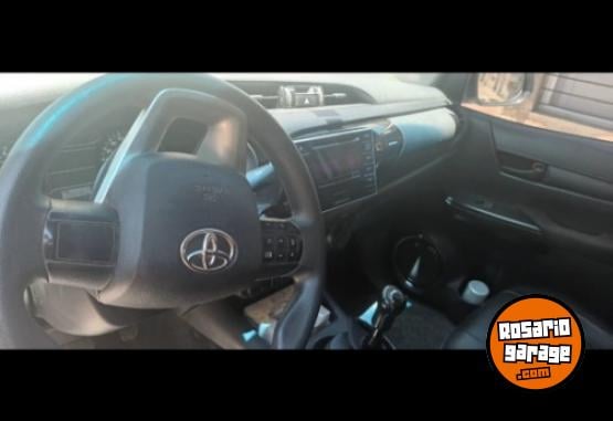 Camionetas - Toyota Hilux 4x2 D/C 2018 Diesel 128500Km - En Venta