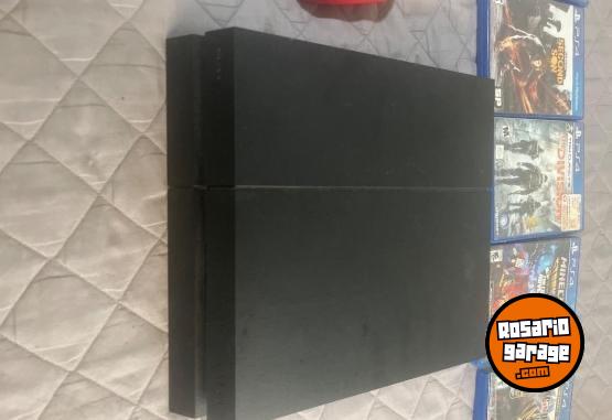 Electr�nica - VENDO PLAYA 4 NEGRA CON 1 JOYSCTICK ROJO Y 6 JUEGOS IMPECABLE - En Venta