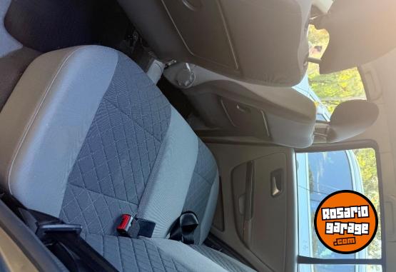 Autos - Volkswagen Suran 1.6 Highline 101CV 2015 Nafta 100000Km - En Venta