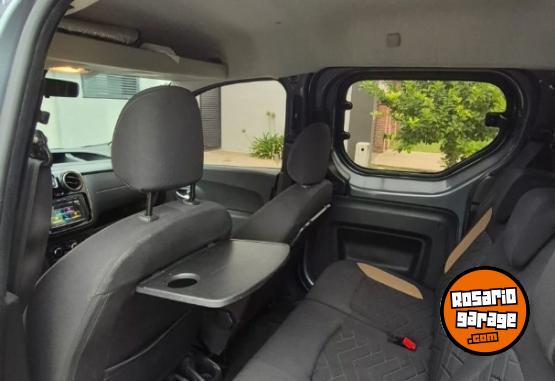 Utilitarios - Renault kangoo stepway dci 1.5 2023 Diesel 70000Km - En Venta