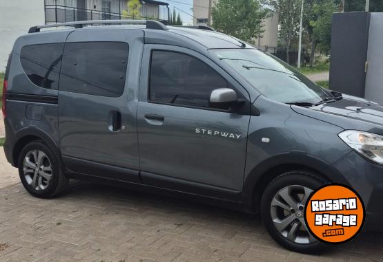Utilitarios - Renault kangoo stepway dci 1.5 2023 Diesel 70000Km - En Venta