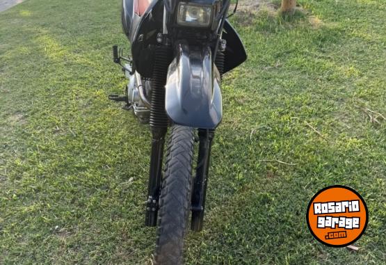 Motos - Honda TORNADO XR 250 2014 Nafta 16000Km - En Venta