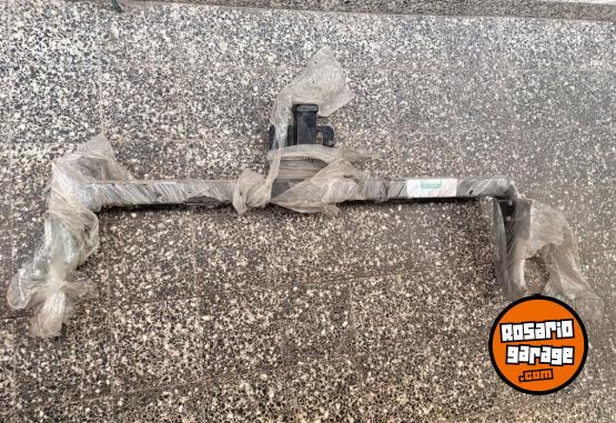 Accesorios para Autos - Enganche para Toyota Hilux. Nuevo con Bulones - En Venta