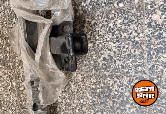 Accesorios para Autos - Enganche para Toyota Hilux. Nuevo con Bulones - En Venta
