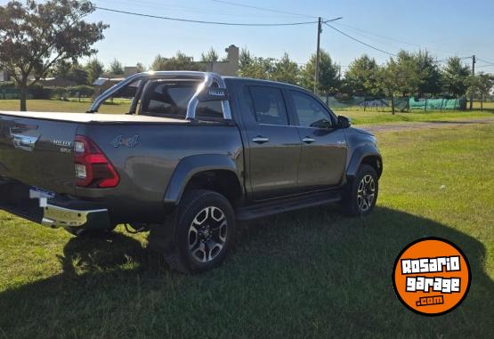 Camionetas - Toyota Hilux SRX 4x4 2025 Diesel 4000Km - En Venta