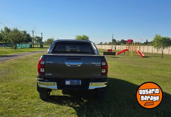 Camionetas - Toyota Hilux SRX 4x4 2025 Diesel 4000Km - En Venta