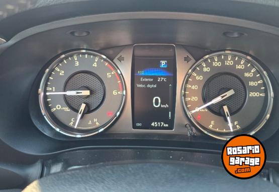 Camionetas - Toyota Hilux SRX 4x4 2025 Diesel 4000Km - En Venta