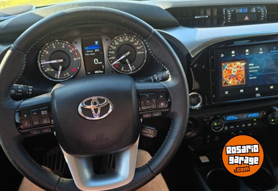 Camionetas - Toyota Hilux SRX 4x4 2025 Diesel 4000Km - En Venta